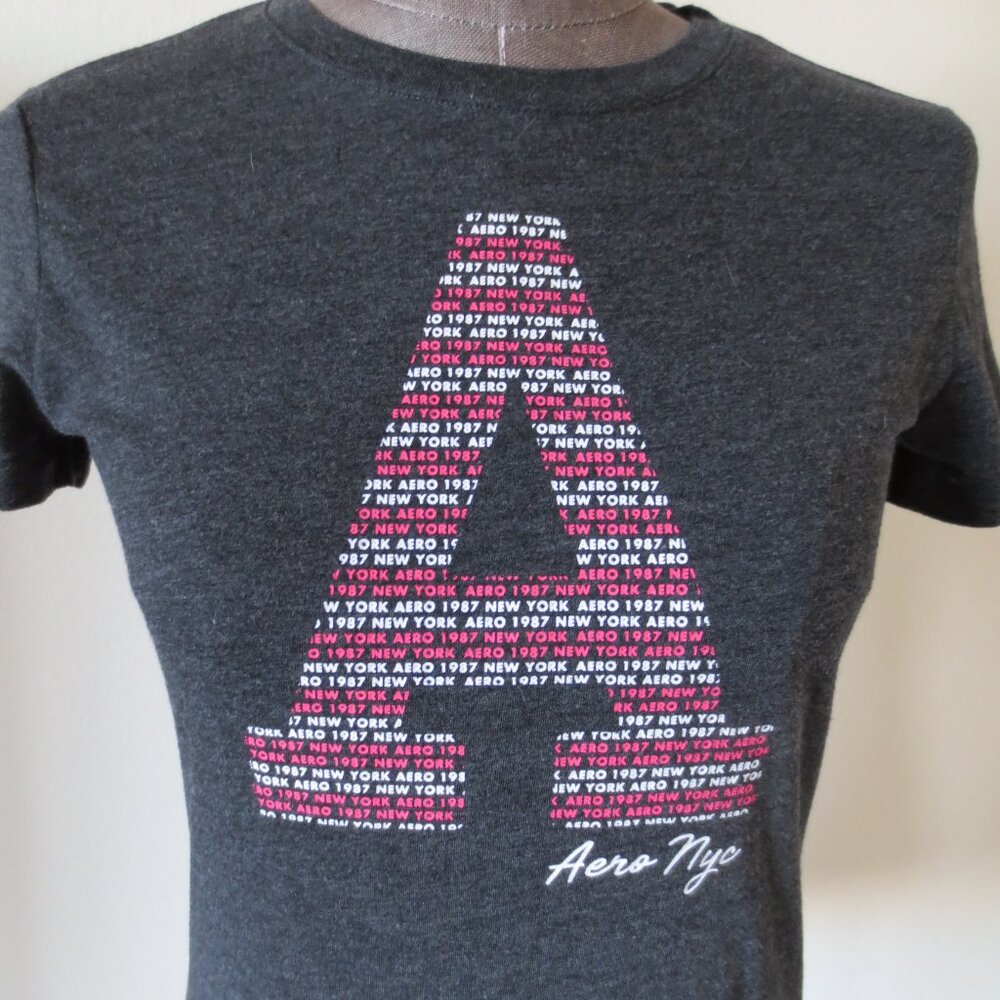 Aeropostale Classic Crew T-Shirt Gray Grey Short Sleeve Top w/ Pink Graphic A